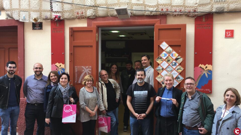 La alcaldesa de Petrer recibe a los profesores visitantes del nuevo proyecto europeo del IES Azorín