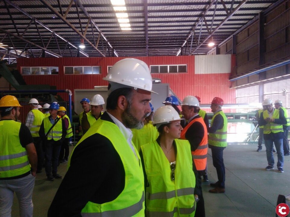 El alcalde de Ibi visita la nueva planta de reciclado de Jijona