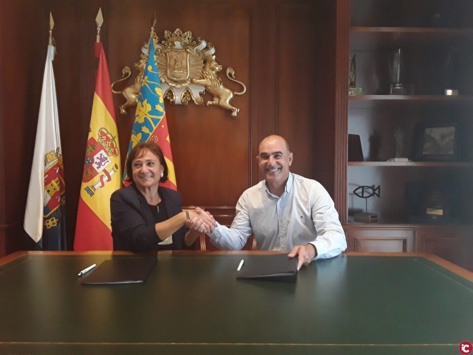 La Concejalía de Acción Social renuevan un convenio con el Montemar para la cesión de dos salas para mayores en las instalaciones del club de Padre Esplá