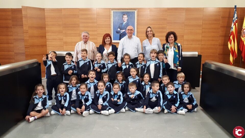 Visita al Ayuntamiento de los más pequeños del Colegio Santa Faz