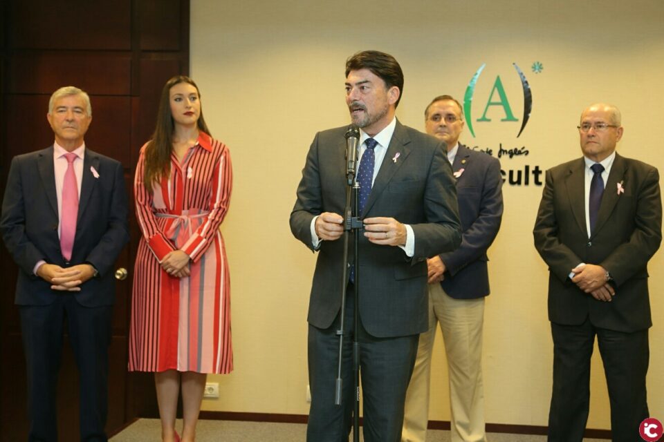 El alcalde Luis Barcala valora la riqueza patrimonial y turística de la Semana Santa en la inauguración del XIX Concurso Fotográfico de la Junta Mayor