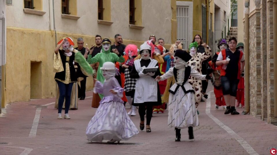 Sábado de Carasses con taller y pasacalles