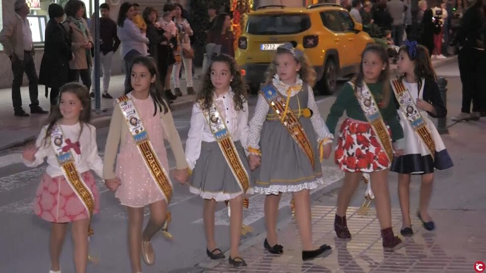 Passacarrer amb totes les Reines i Dames dHonor Infantils de les Festes de Setembre