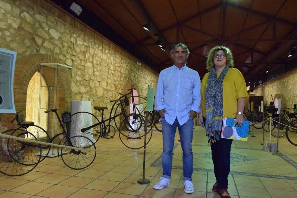 El Horno Cultural acoge una exposición de Bicicletas antiguas