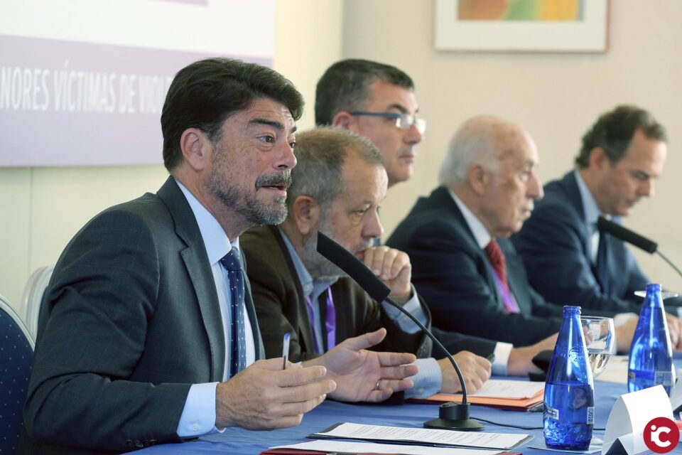 Luis Barcala insta a los defensores del pueblo a implementar medidas que ayuden a las administraciones públicas a combatir la lacra de la violencia de género