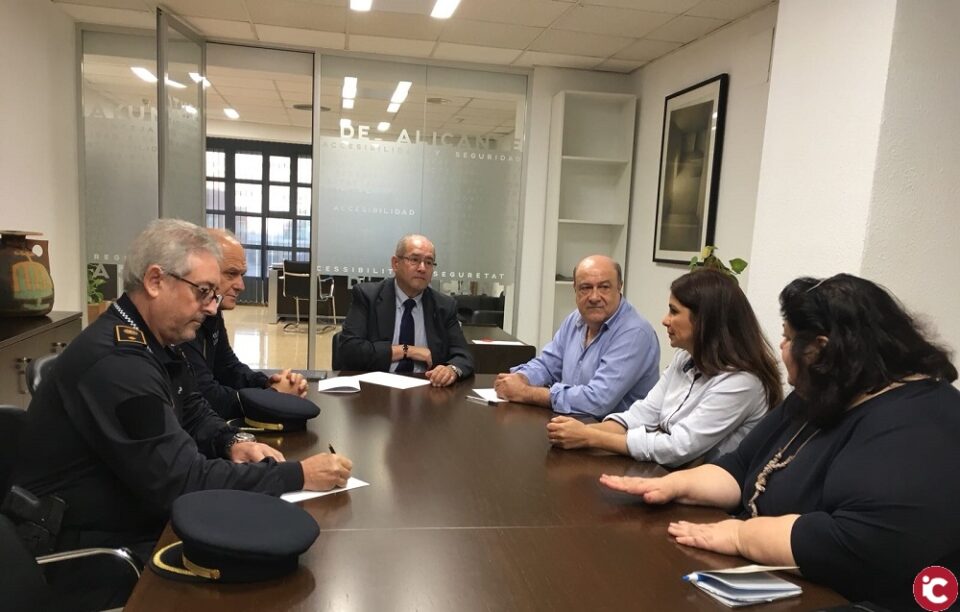 Seguridad intensifica el control de la venta ilegal de flores con la Unidad Fox en Alicante