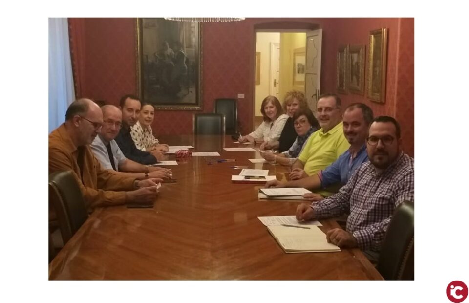 Fiestas prepara junto con la Comisión Asesora una nueva edición de la Revista Oficial de la Semana Santa 2019