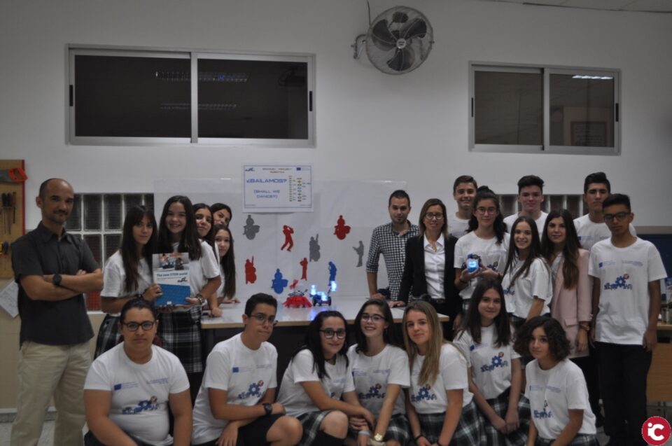 AIJU y el colegio Engeba desarrollan una guía educativa para integrar la robótica en las aulas