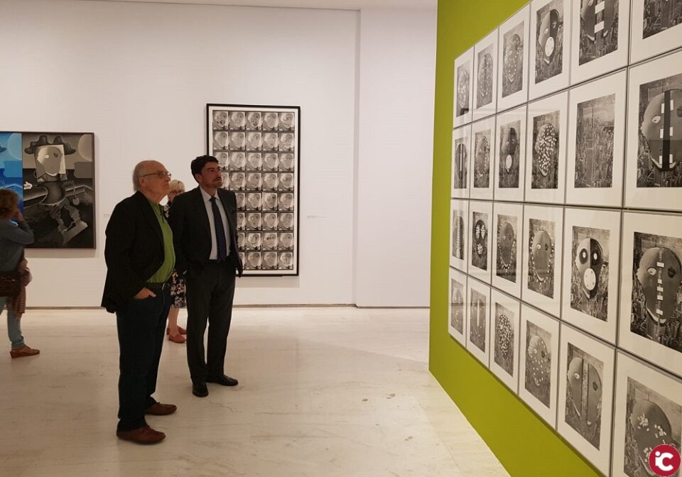 El Alcalde de Alicante y la edil de Cultura inauguran la exposición de Luis Gordillo "FotoAlimentación en el MACA"
