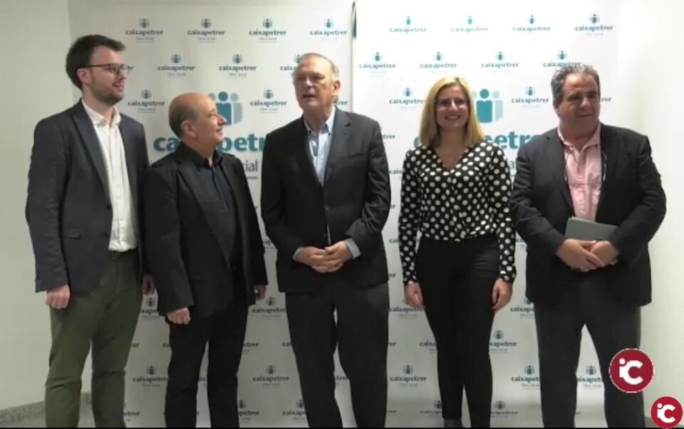 El periodista Pedro Piqueras asiste al "Otoño Cultural" de Petrer