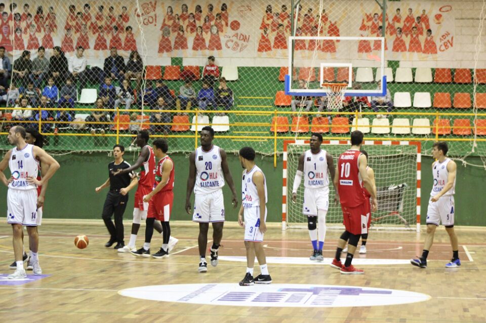 El HLA Alicante asalta la casa del líder con una victoria de autoridad