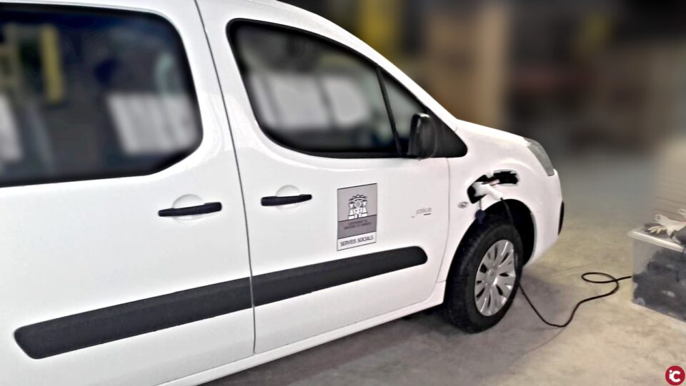 LAjuntament de Banyeres de Mariola adquireix un nou vehicle elèctric per a Serveis Socials