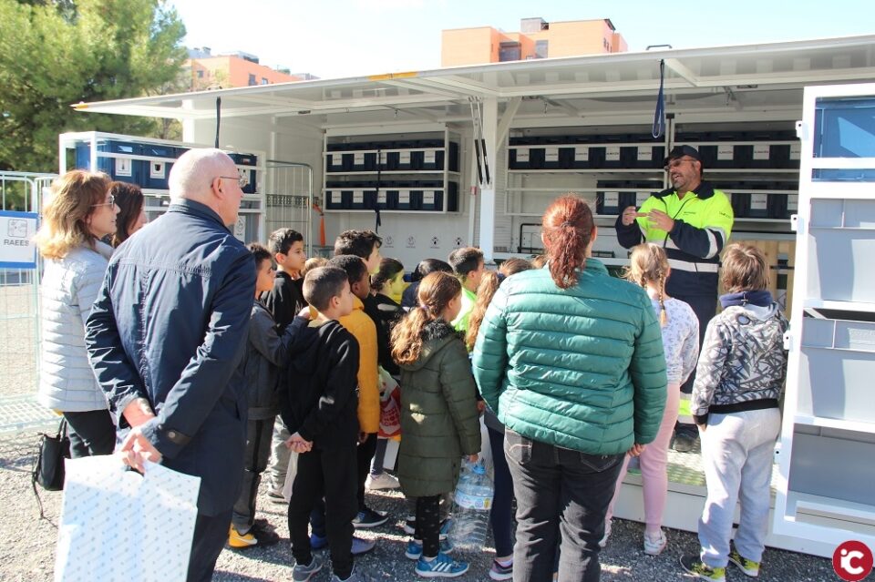 Los escolares aprenden a separar en origen los residuos domésticos