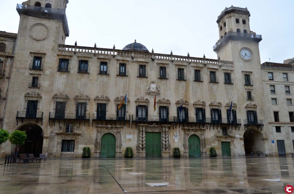 El Ayuntamiento remite a Transparencia los expedientes de la Plaça del Llibre y pide a Escola Valenciana los justificantes de las facturas presentadas