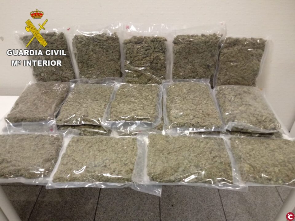 La Guardia Civil incauta más de 100.000 euros de marihuana en el Aeropuerto de Alicante-Elche