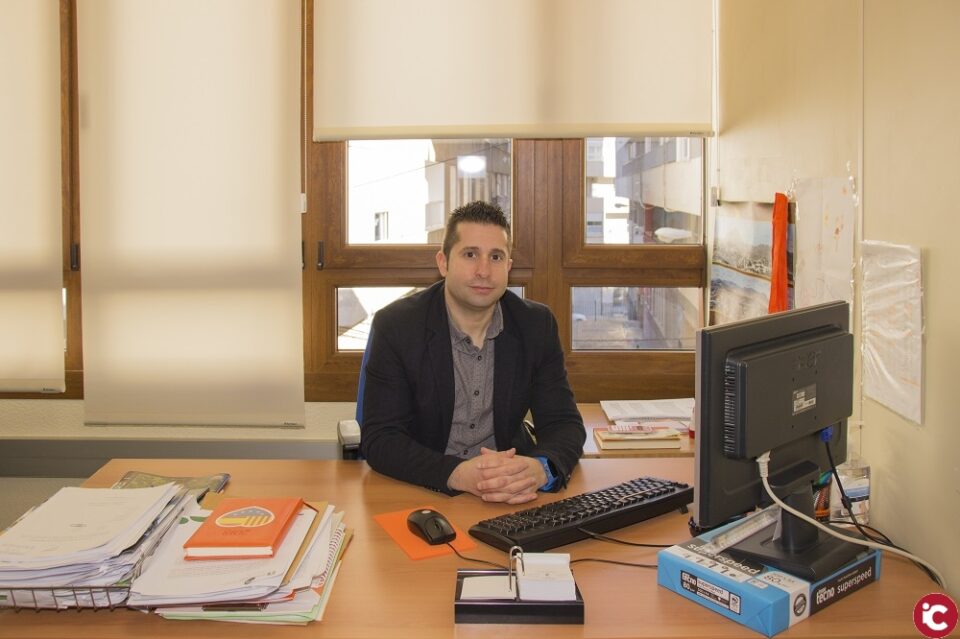 Víctor Sales lamenta que sigan apareciendo pintadas en la Sierra del Cid con mensajes independentistas que atentan contra el patrimonio natural