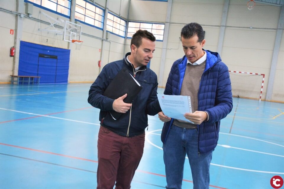 El Ayuntamiento de Elda destina 48.500 euros para cambiar la cubierta y la iluminación del pabellón Azul