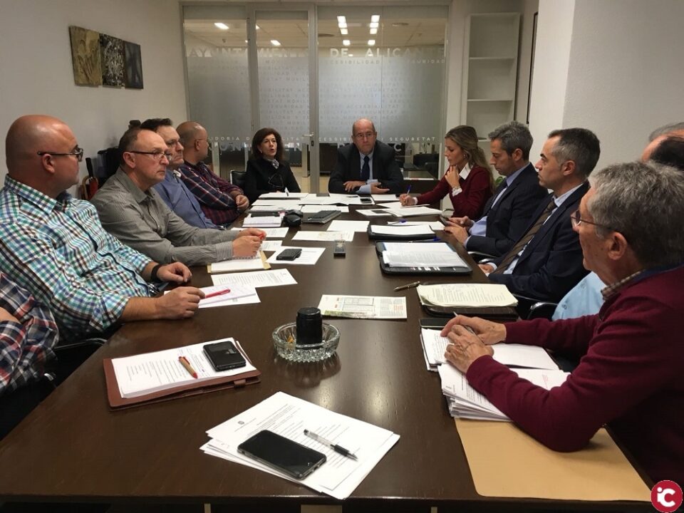 La Mesa del Transporte aprueba la puesta en marcha del nuevo Bono de 30 días con tarifa plana de 40 impulsado por el Ayuntamiento que comenzará a funcionar en diciembre