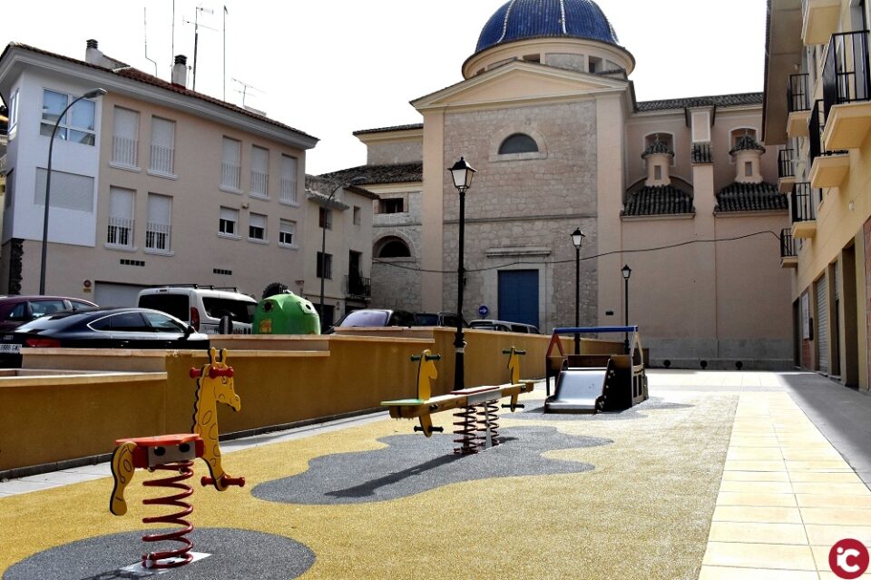 Petrer invierte 30.000 euros en la renovación de varias zonas de juegos infantiles