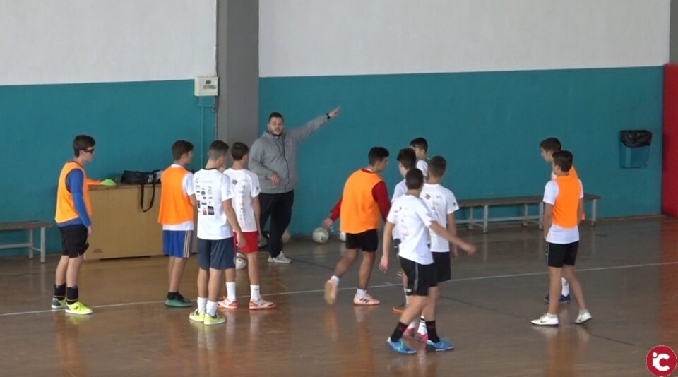 En nuestro programa "El Deporte paso a paso" visitamos al C.D. Nueva Elda Cadete A de fútbol sala de Elda