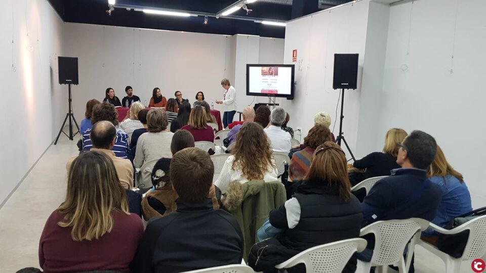 El PSOE de San Vicente aborda la violencia de género con una charla transversal