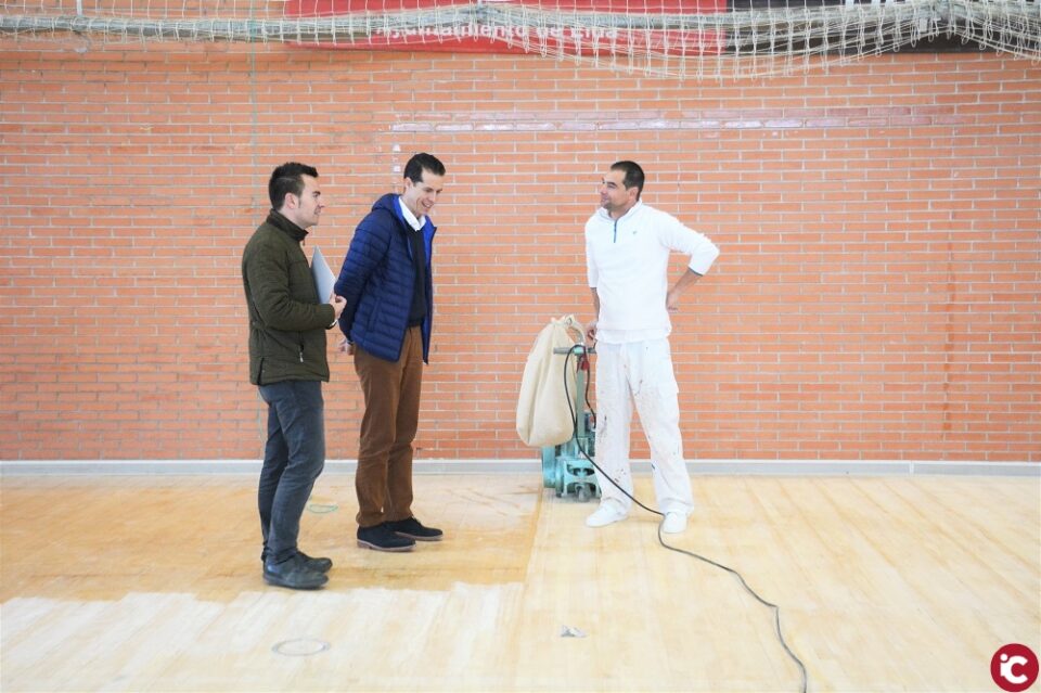 El Ayuntamiento invierte más de 47.000 euros en la reparación del parqué del Pabellón Ciudad de Elda-Florentino Ibáñez