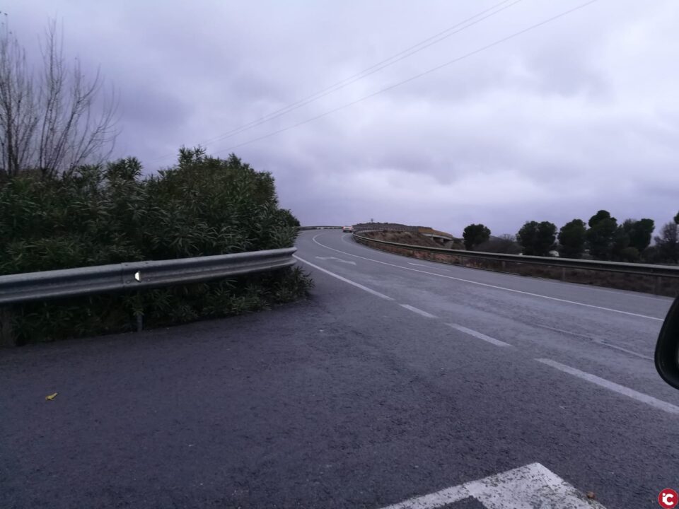 PSOE VILLENA: Poca visibilidad en la Avda. Esteban Barbado en su acceso al vial de las Fuentes (CV8)