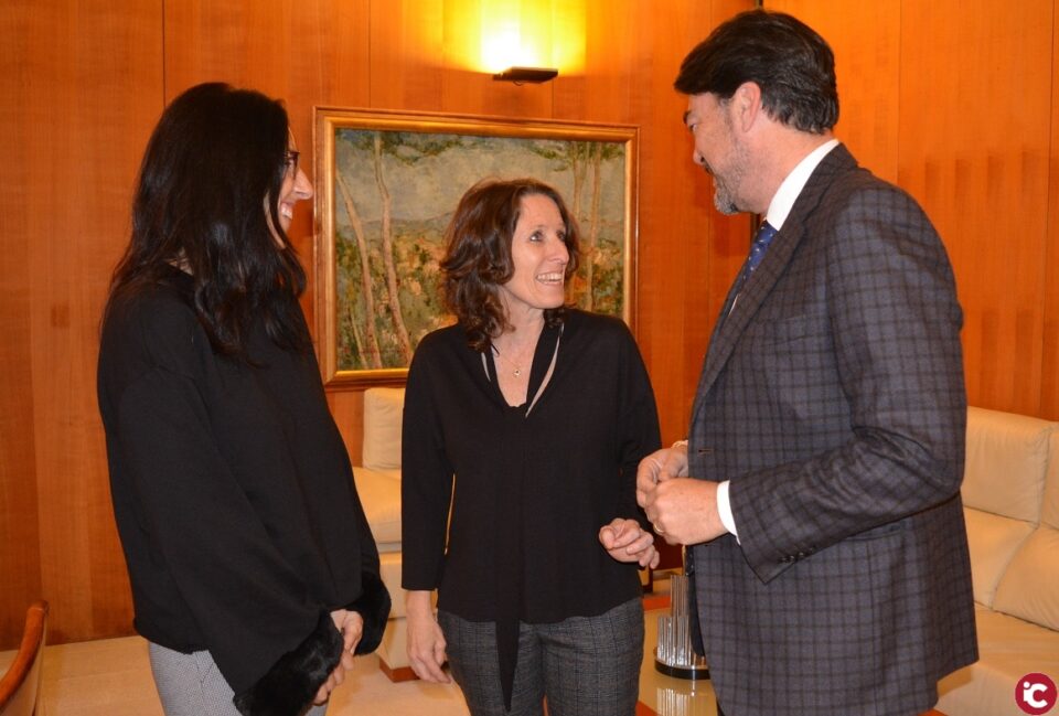 El alcalde de Alicante recibe en el Ayuntamiento a la presidenta de Tempo