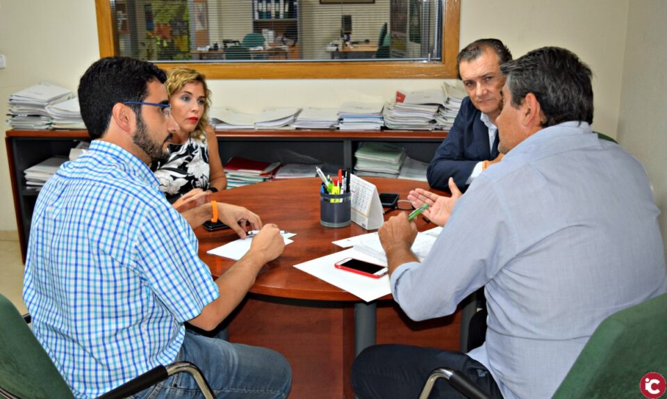 Cs alerta que el Govern només contempla proveir als agricultors amb aigua dessalada que no arribarà fins a 2021