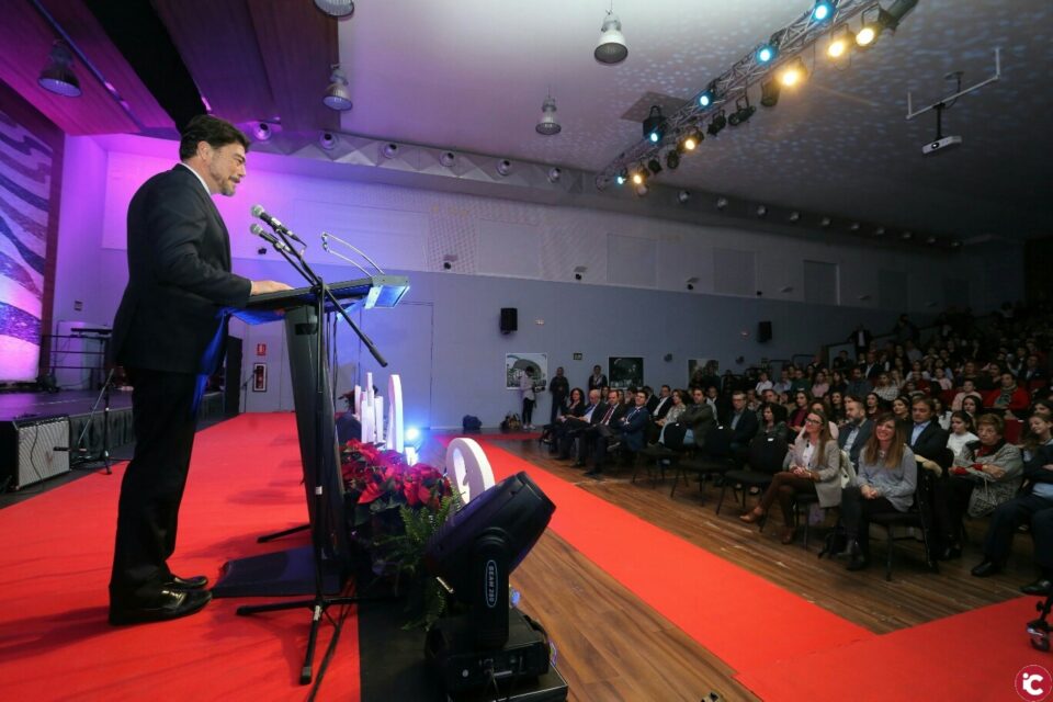 El alcalde Luis Barcala afirma en la VIII Gala de Festa i Tradició que preservar las tradiciones es hacerlo con la identidad de un pueblo