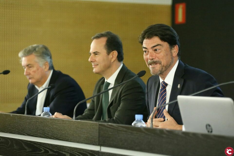 El alcalde clausura la Jornada sobre Derecho Administrativo y reivindica la labor de los letrados en las entidades locales