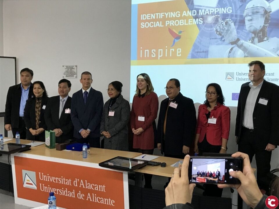 La Universitat d'Alacant promou la mentalitat empresarial i la innovació en universitats d'Indonèsia