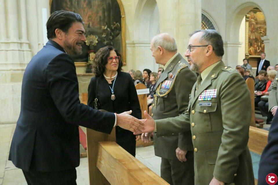 El alcalde Luis Barcala acude a Santa María a la Misa con la que concluyen los actos del 770 Aniversario de la toma del castillo de Santa Bárbara