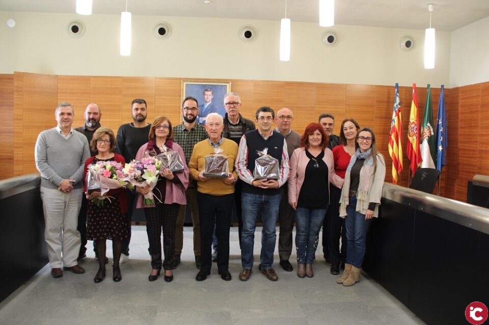 San Vicente reconoce la trayectoria profesional de cuatro maestros