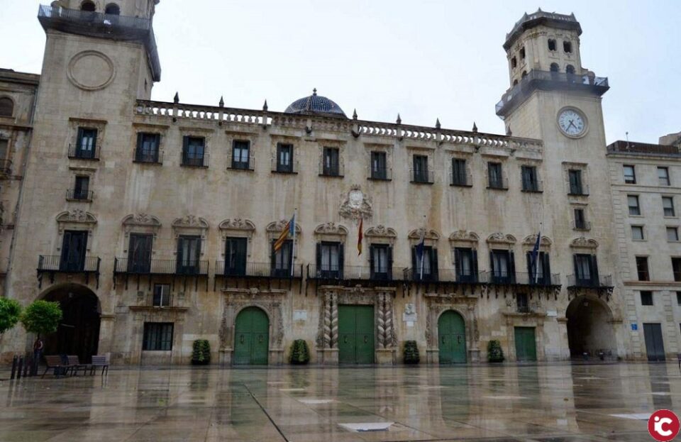 El Ayuntamiento aprueba el proyecto para reparar los suelos terrizos y el mobiliario de quince zonas verdes del municipio