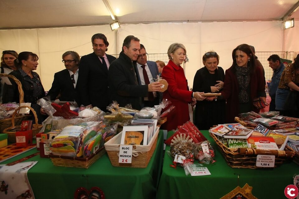 La tradicional Exposición de Trabajos Artesanales llega a los jardines de la Diputación de Alicante con 4.000 artículos