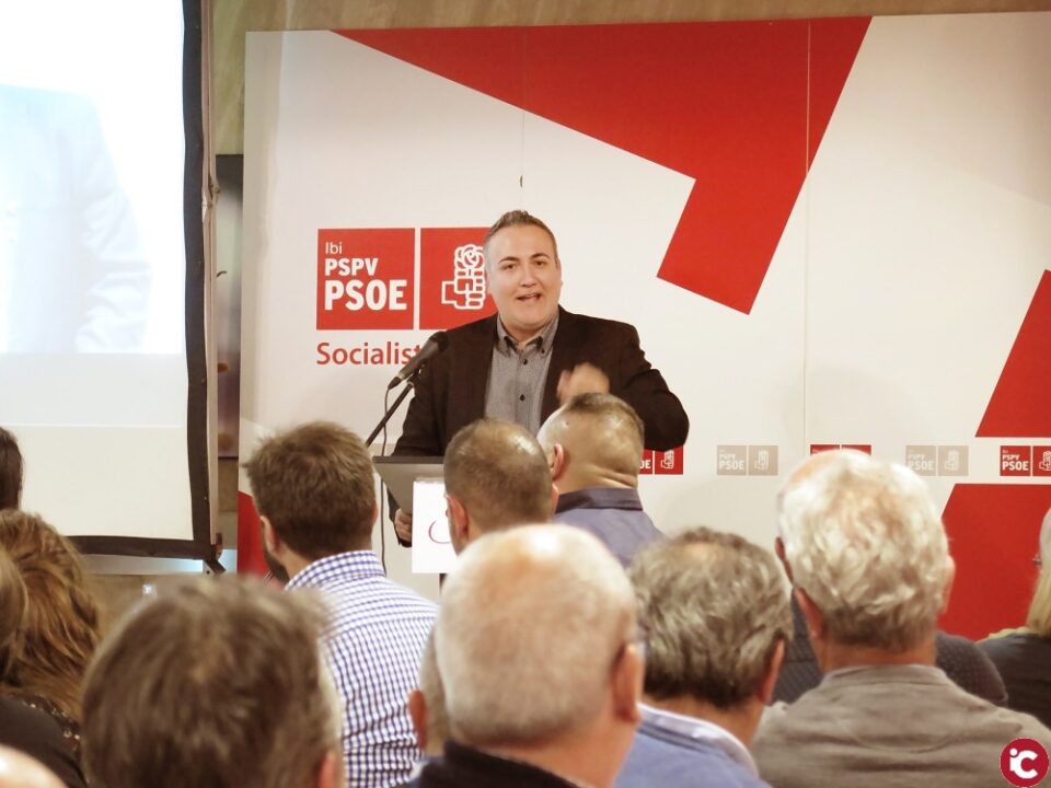 Sergio Carrasco es proclamado oficialmente candidato a las Municipales arropado por miembros del PSOE a todos los niveles