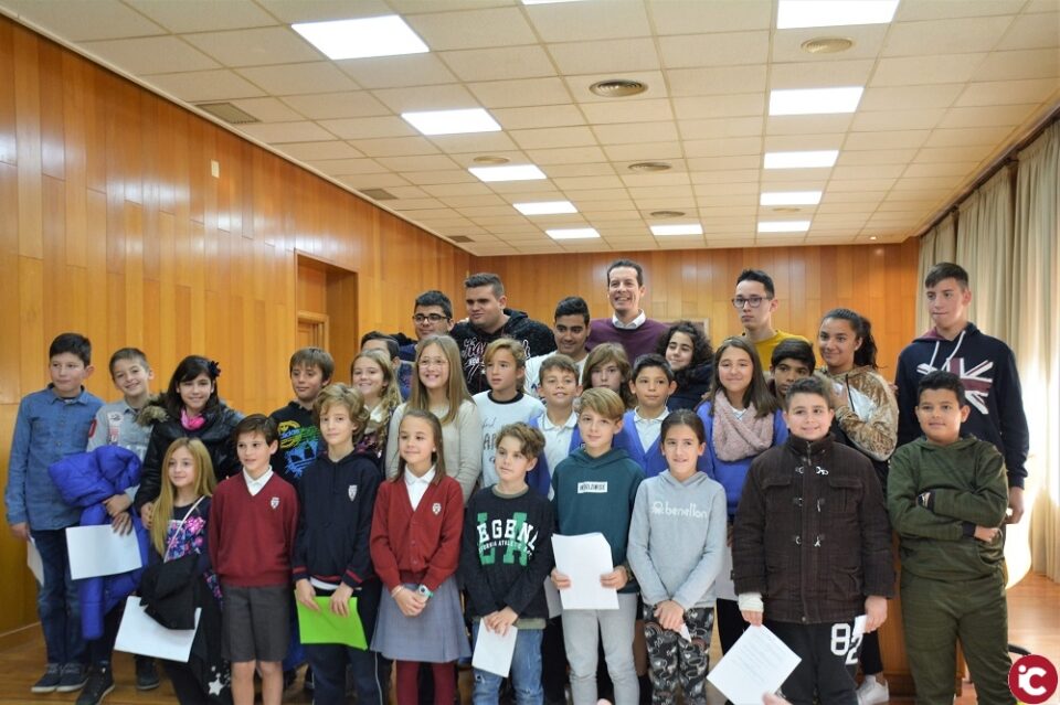 Los niños toman el control de Elda durante el pleno infantil