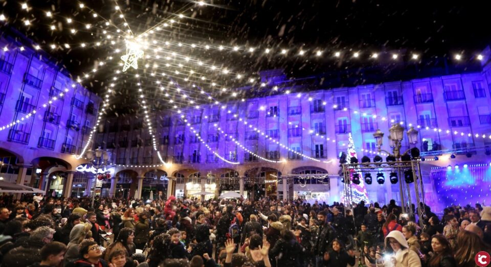 Elda celebra con un espectacular encendido la llegada de la Navidad