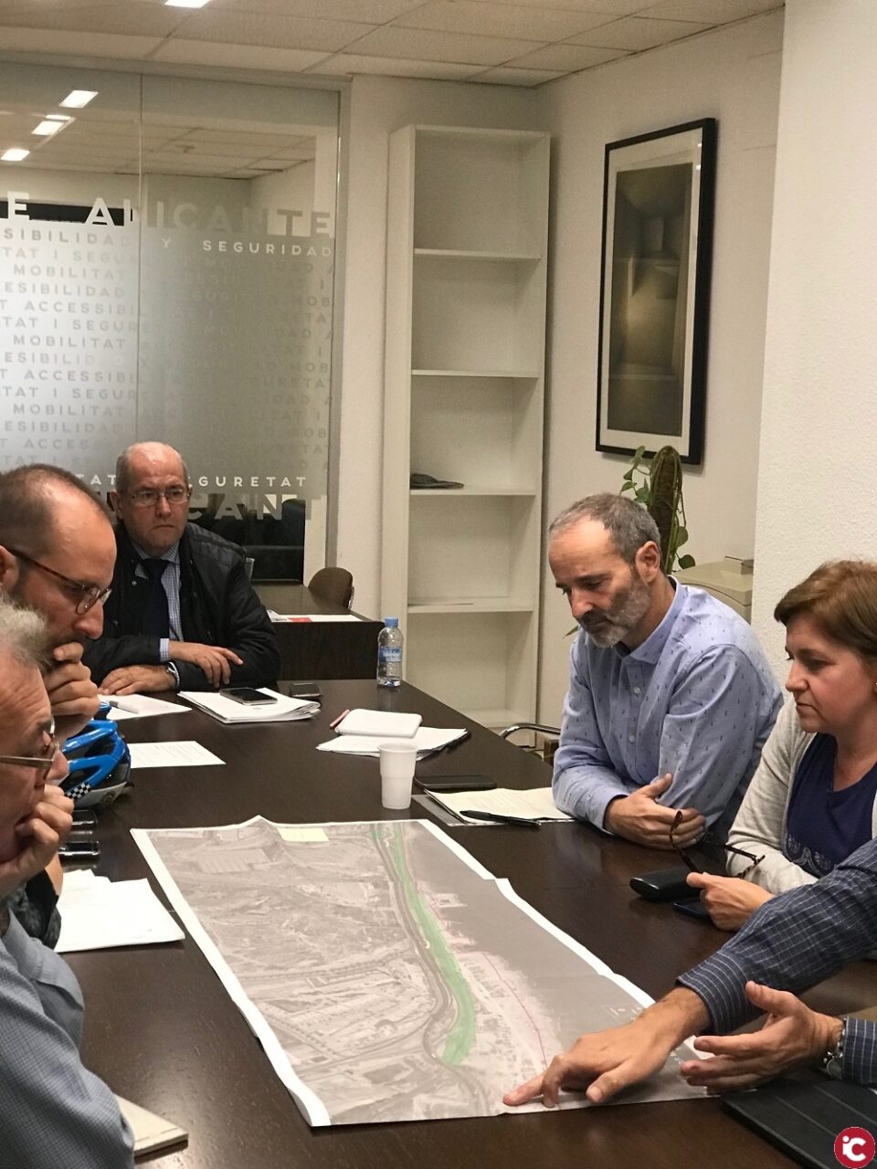 El Ayuntamiento de Alicante lleva a la Mesa de la Bicicleta la propuesta del colegio de Teresianas y de los técnicos de instalar una pasarela para cruzar la Avenida de Denia