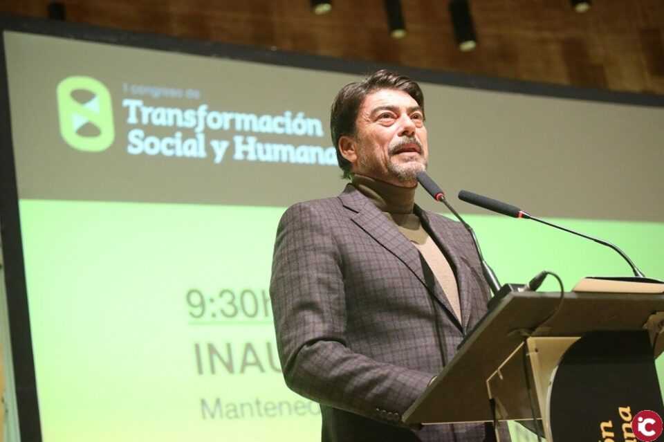 El alcalde aboga por ser protagonistas activos del cambio y comprometernos a través del voluntariado en el I Congreso de Transformación Social y Humana de Alicante