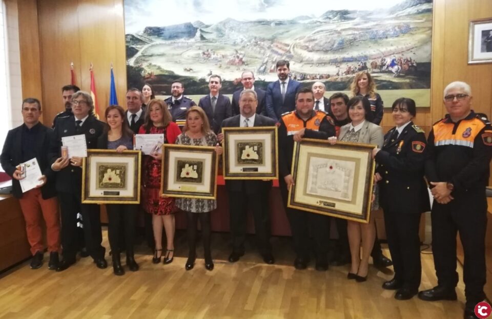 La Agrupación de Protección Civil de Alicante es homenajeada por el Ayuntamiento de Almansa con el Galardón a la Solidaridad José Tomás Tomás