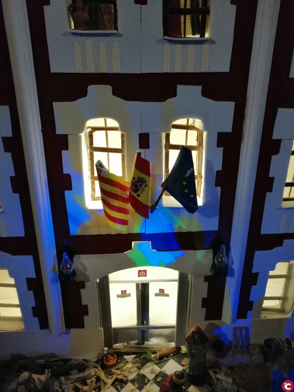 Numeroso público en la inauguración del belén de los Salesianos