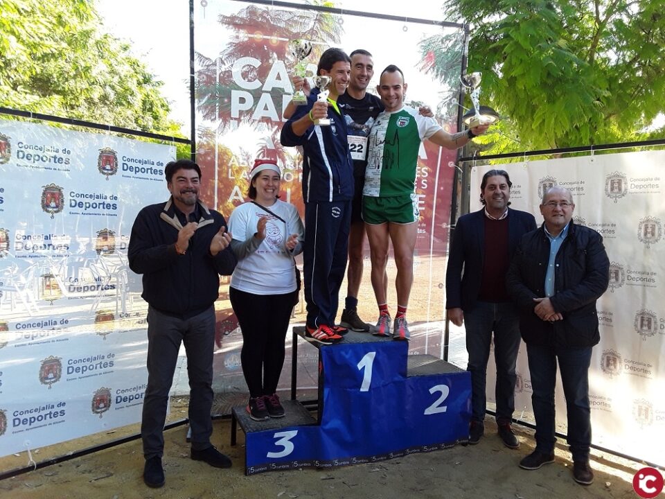 Entrega de los trofeos de la Carrera Popular Papá Noel" La Florida con más de 300 participantes