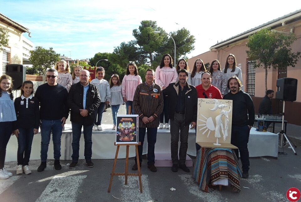 El alcalde vive una mañana solidaria y navideña con visitas a comisiones de hogueras y barracas