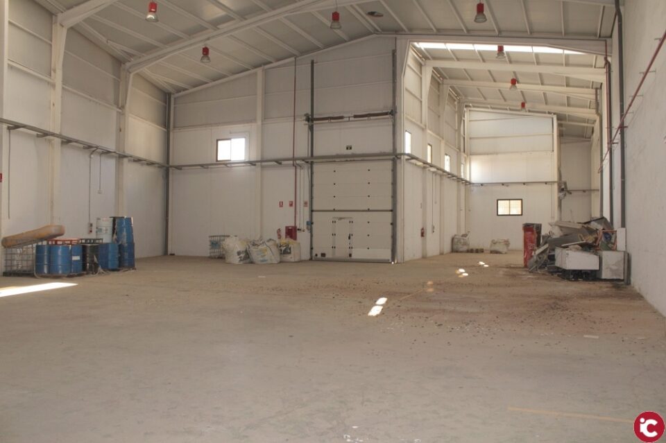 El Ayuntamiento de Alicante cede parte de la nave industrial recuperada hoy a la Junta de Hermandades y Cofradías de la Semana Santa para albergar sus tronos