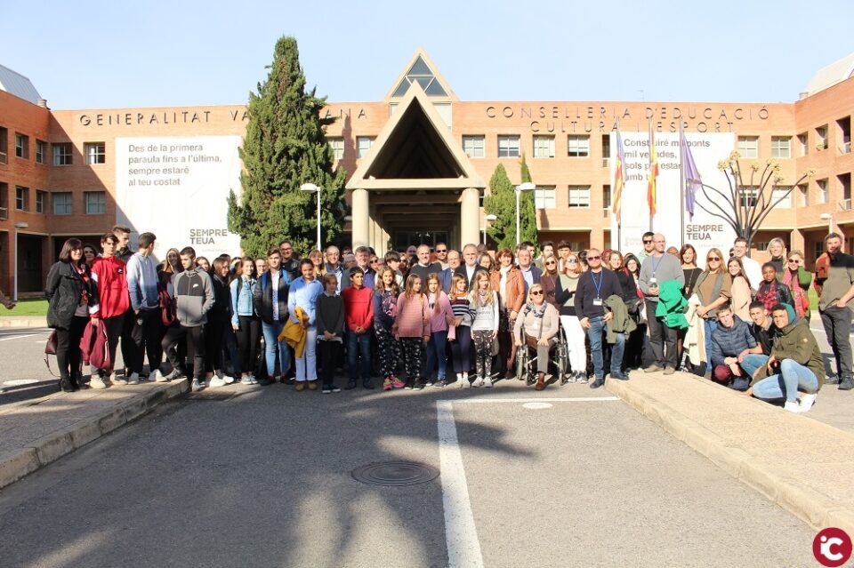 Educació anima a visitar lexposició 30 articles en 10 murals per a celebrar la Declaració Universal dels Drets Humans