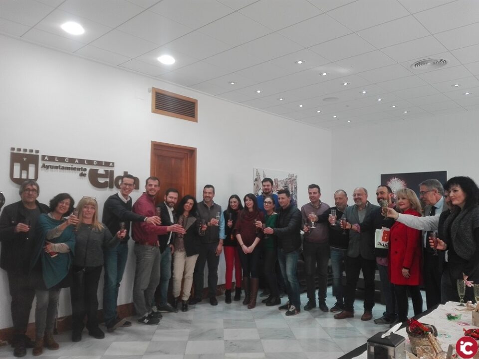 Brindis navideño en el ayuntamiento de Elda