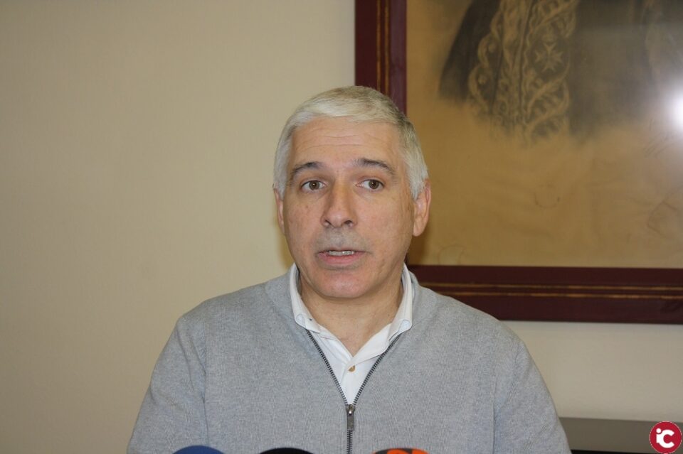 El informe del Jurídico Consultivo no aclara si el alcalde debe percibir retribución económica