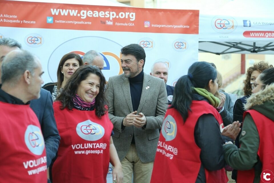 Voluntarios GEA donan alimentos a dos asociaciones de mujeres en situación de exclusión social